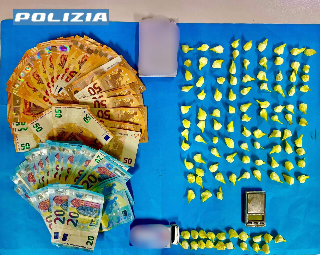 Ancona - Nascondeva 110 dosi di cocaina e denaro in contanti, arrestato dalla polizia